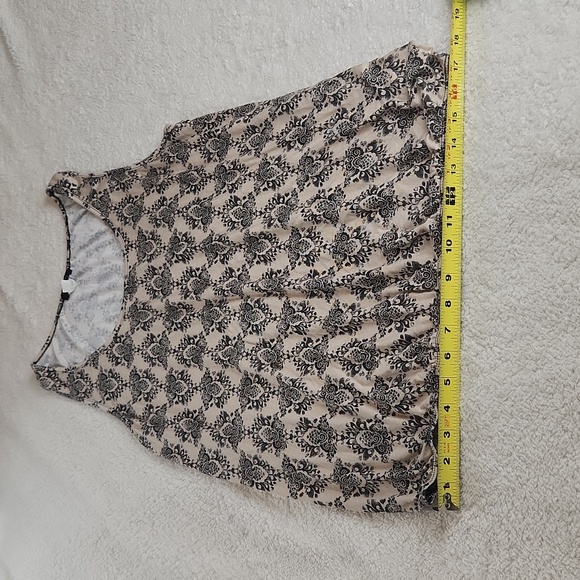 DEB tank top, flowy tan with black print. So pretty size XL - Picture 6 of 6
